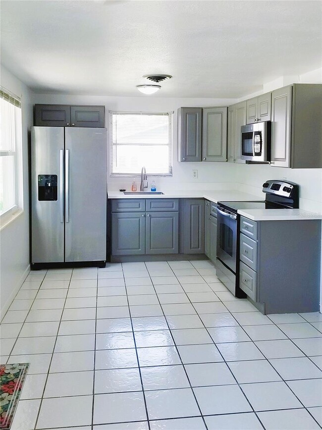 Building Photo - 1600 Cardinal Ln