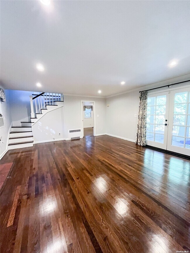 Foto del edificio - 114 Harbor Hill Rd