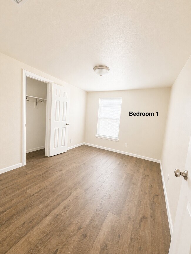 Foto del edificio - 824 Karnes St