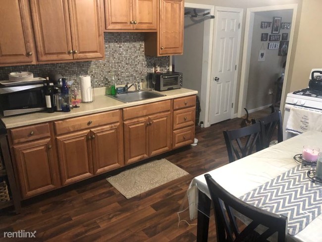 Building Photo - 1 br, 1 bath Apartment - 171 Lincoln Ave
