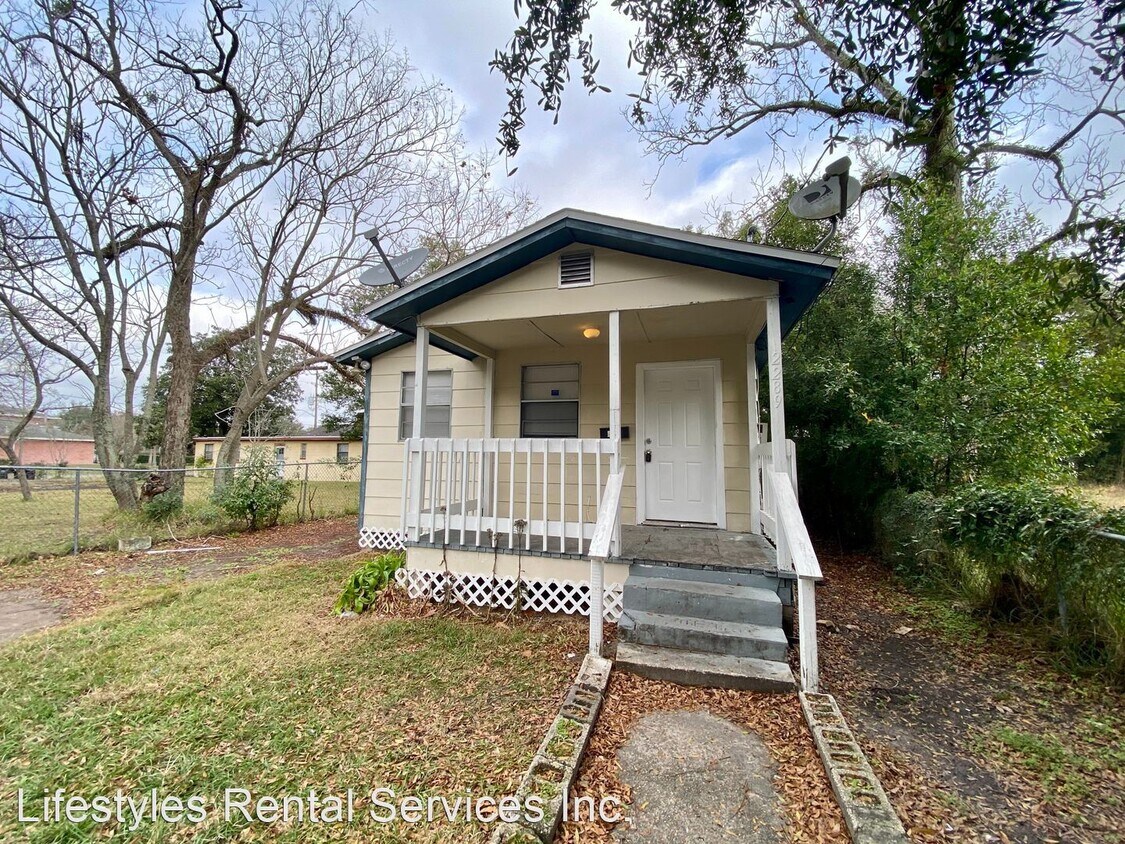 Foto principal - 3 br, 1 bath House - 2289 Forest St