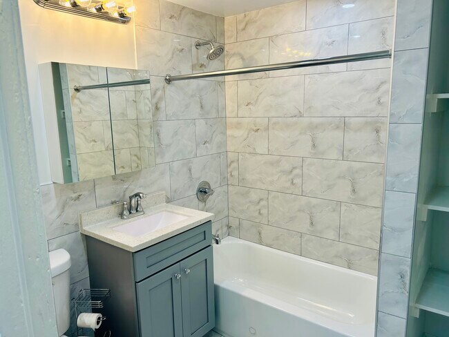 Building Photo - 481 Willoughby Ave