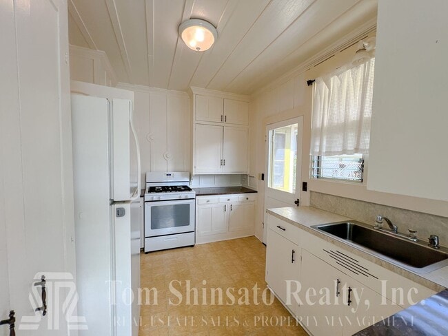 Building Photo - 3 bedroom house in Liliha