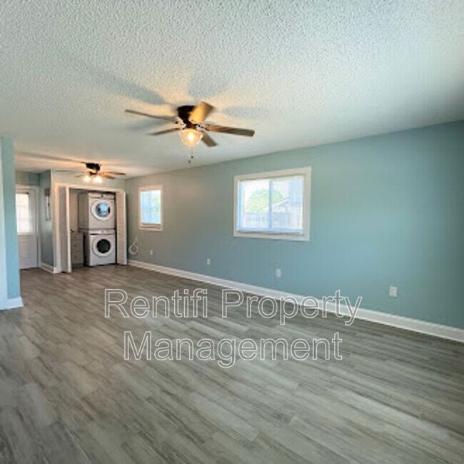 Foto del edificio - 17325 Whitewater Ct