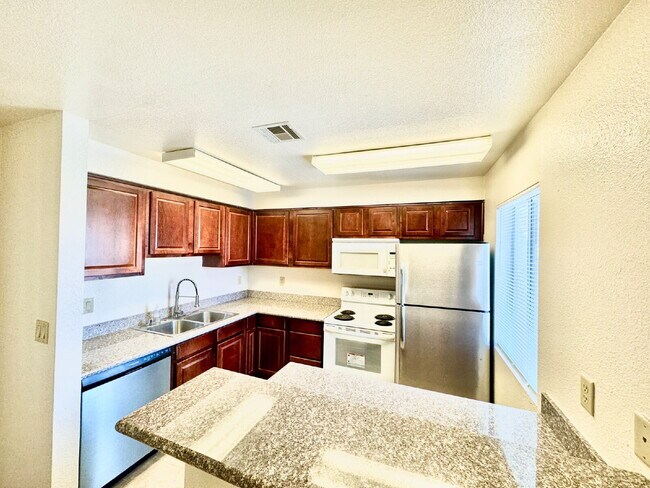 Foto del edificio - Las Vegas Guard-Gated Condo for Rent | 2 Bedroom Upstairs Unit | River Glen Community