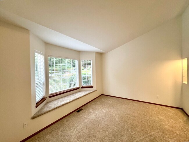 Foto del edificio - 24275 Taree Dr NE