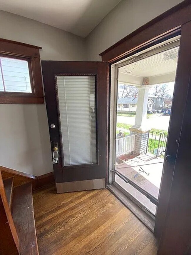 Foto del edificio - Big 2BR with appliances, nicely updated! Great for students or professor.