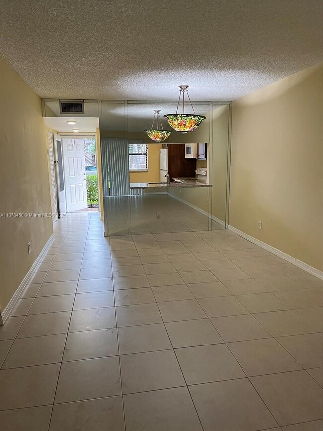Foto del edificio - 10401 NW 11th St