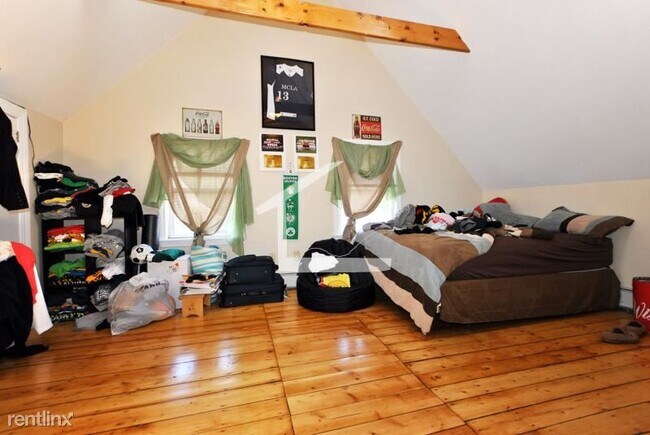 Foto del edificio - 5 br, 4 bath House - 17 Bennett St