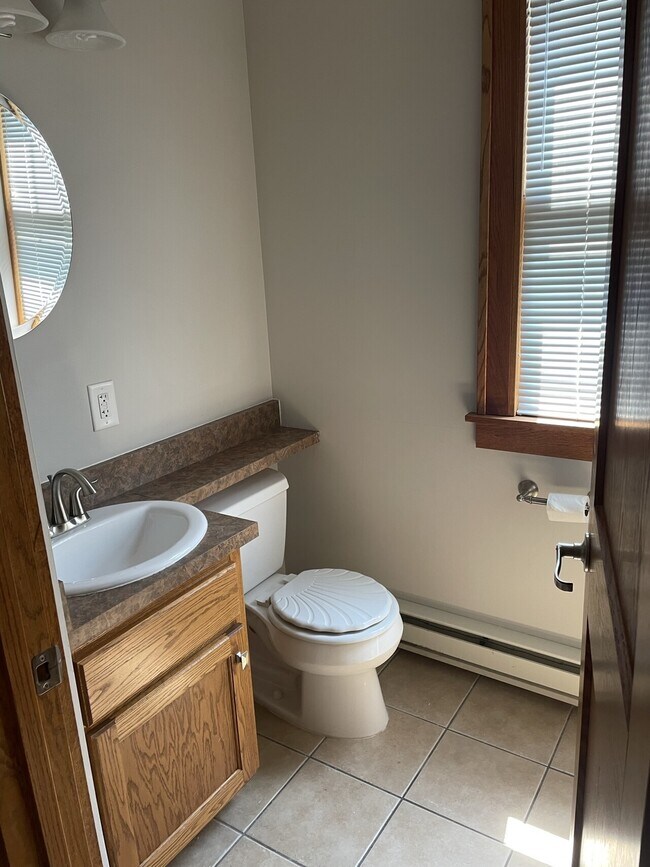 Building Photo - 1077 Earl St