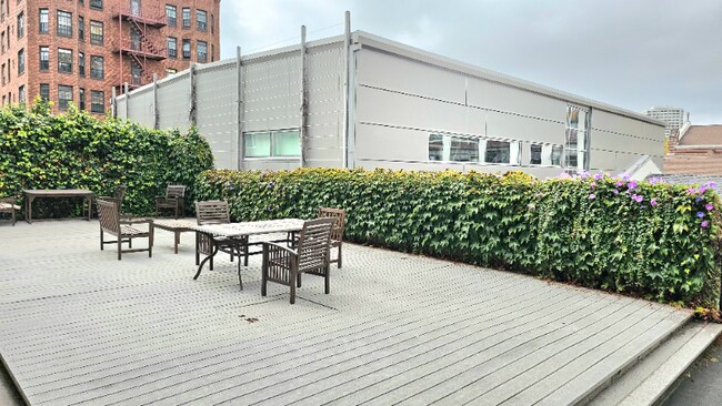 Building Photo - 140 Montecito Ave