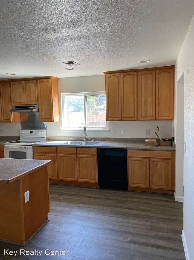 Building Photo - 3 br, 2 bath House - 8709 Tiogawoods Dr