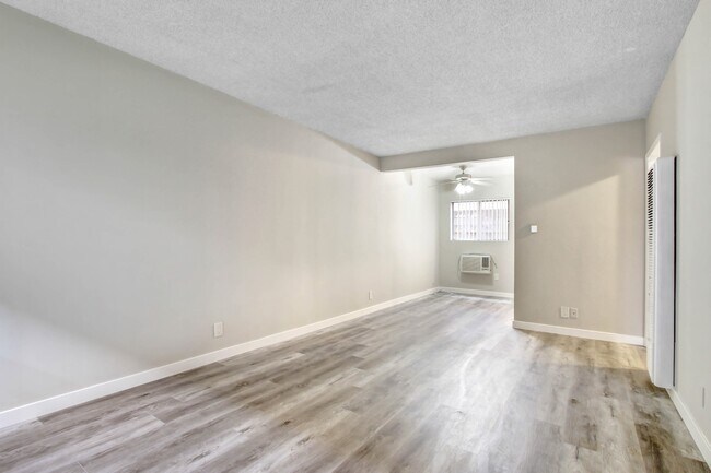 Foto del edificio - 4733 Orion Ave