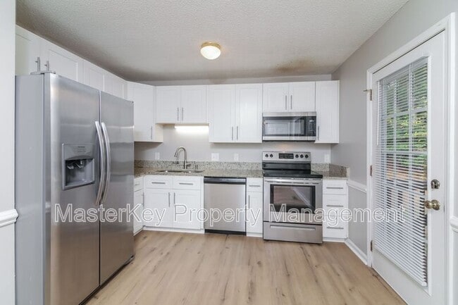 Foto del edificio - 1021 Amber Acres Ln