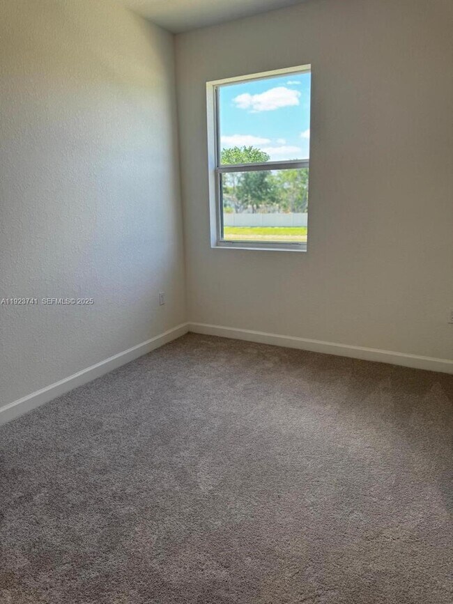 Foto del edificio - 18426 SW 2nd St