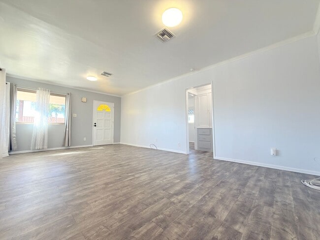 Building Photo - Beautifully Updated San Fernando Home with Gated Entry