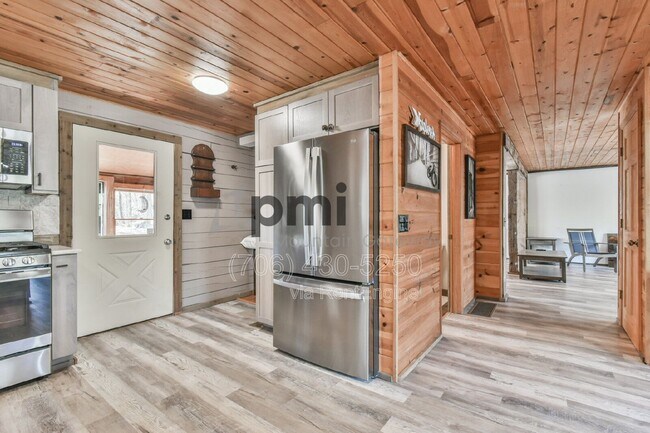 Foto del edificio - 230 Silver Maple Ln