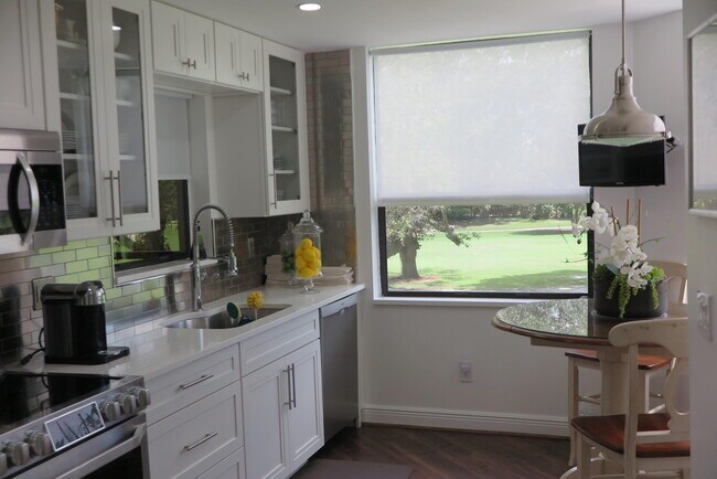Foto del edificio - 7460 Paz 205 Blvd
