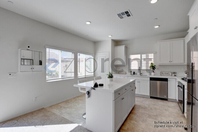 Foto del edificio - 13081 Sierra Madre Ct