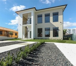 Building Photo - 120 SW 35th Ave