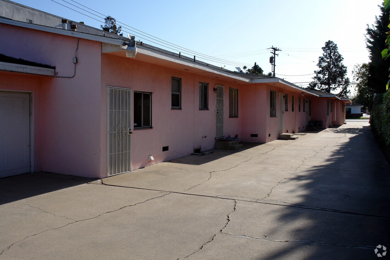 Foto del edificio - 307 N Hillcrest Blvd