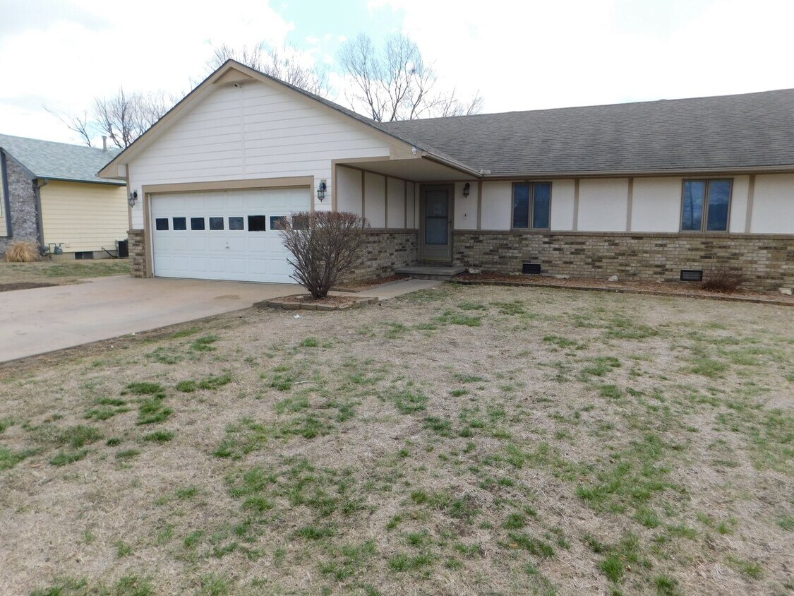 Primary Photo - Beautiful 3 bedroom/2 bath home in west El...