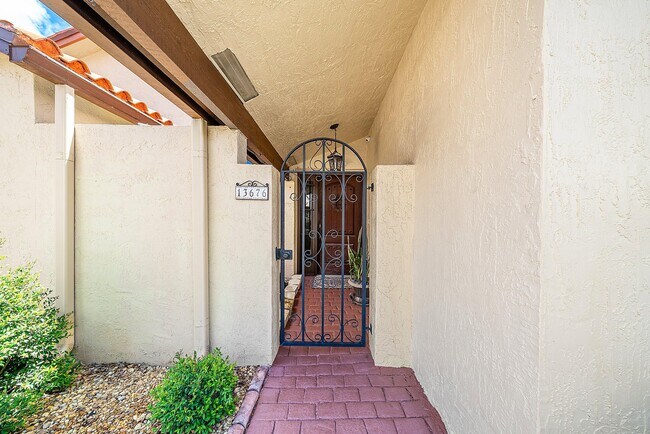 Foto del edificio - 13676 Cortez Dr
