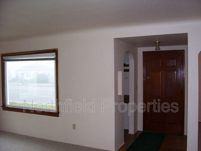 Building Photo - 1611 4th St