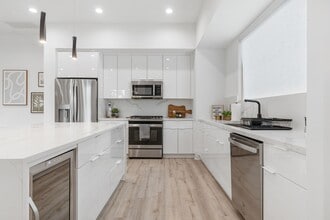 Building Photo - 3410 Baer St