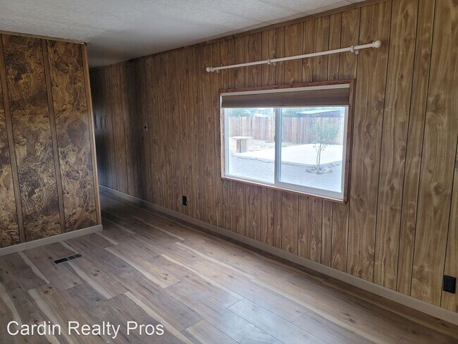 Building Photo - 2 br, 1 bath House - 490 Reno HWY