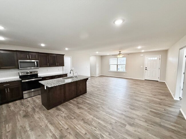 Building Photo - 633 S Southgate Dr