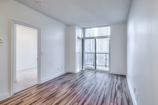 Photo du bâtiment - 28 Ted Rogers Way