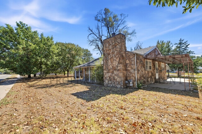 Building Photo - 641 N McLean Blvd