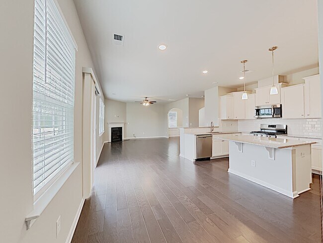 Building Photo - 16711 Cozy Cove Road