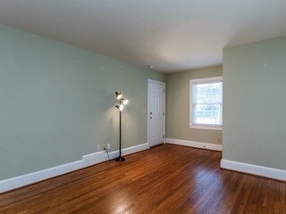 Foto del edificio - Great Location! One Bedroom Triplex in Cameron Village- Pet Friendly! Available August 10th!