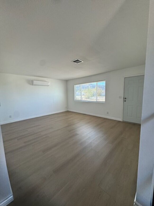 Foto del edificio - Cozy 2 Bedroom 1 Bathroom Home