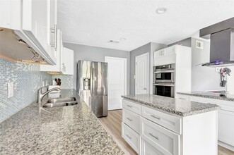 Building Photo - 1746 Cloister Dr