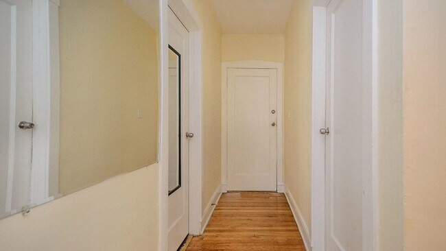 Foto del edificio - 4214 N Pulaski Rd