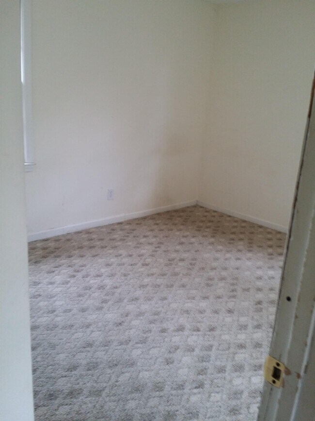 Building Photo - 228 Savannah Dr