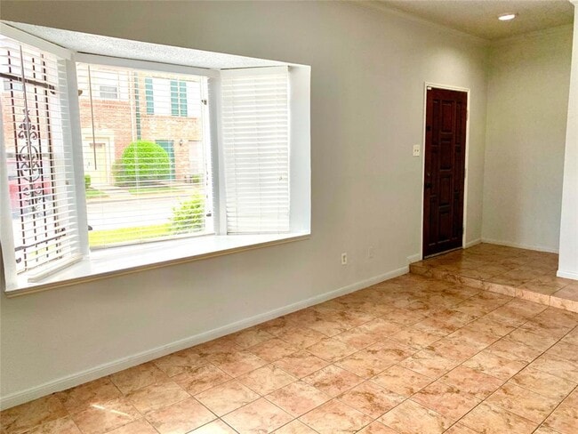 Foto del edificio - 7700 Creekbend Dr