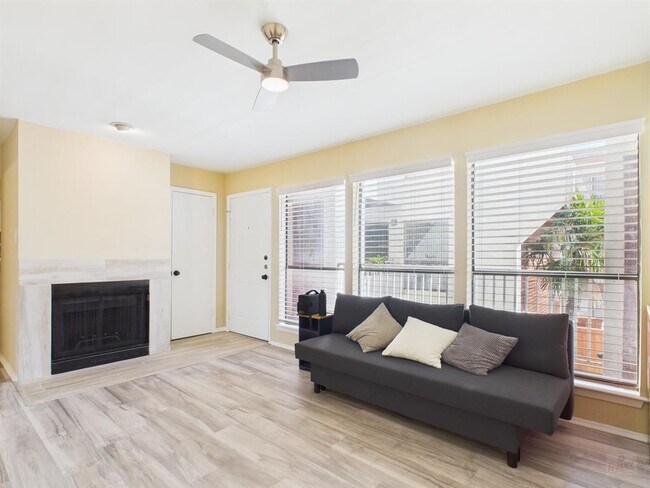 Foto del edificio - 3115 Helms St