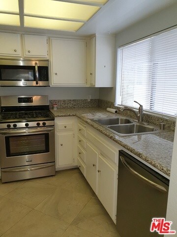 Building Photo - 208 W Olive Ave