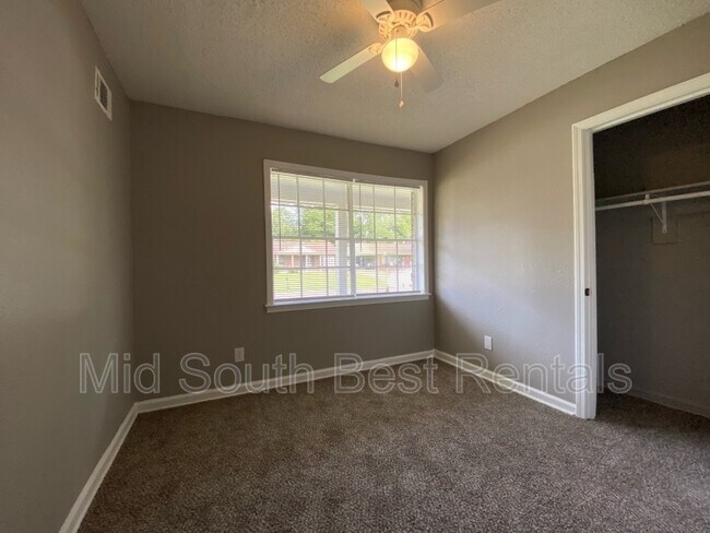 Building Photo - 4762 Aldridge Dr