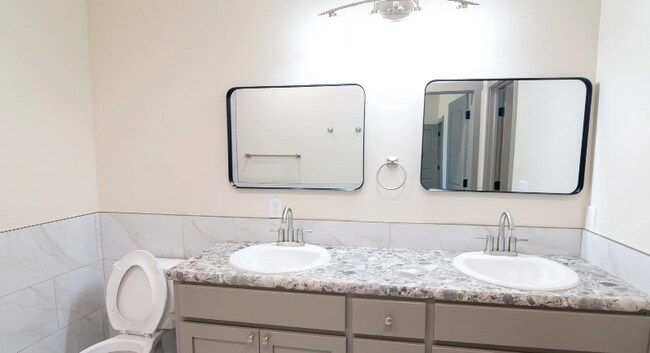 Foto del edificio - 2-4 Emerald Ct