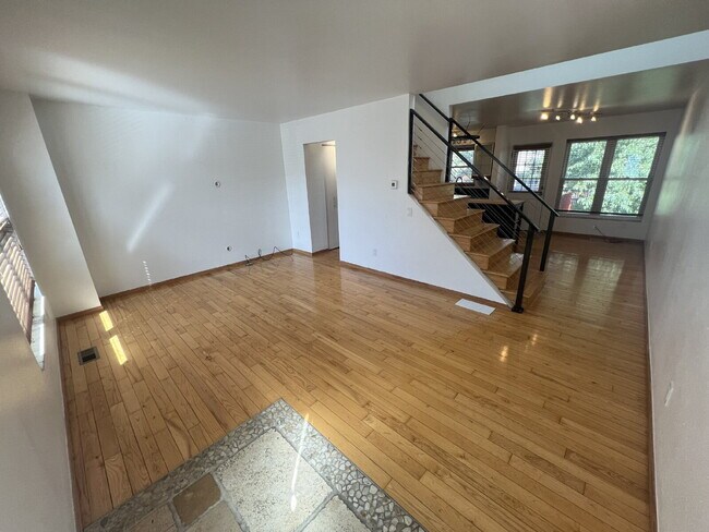 Foto del edificio - 2355 W 32nd Ave