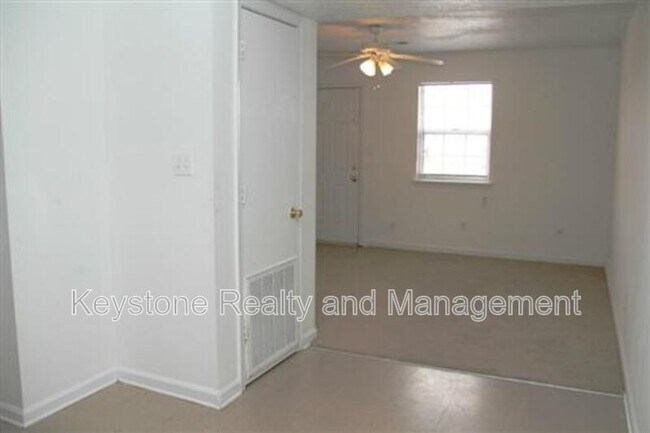 Building Photo - 1375-1A Thompsonville Ln