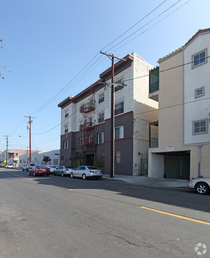 Primary Photo - Valencia Apartments