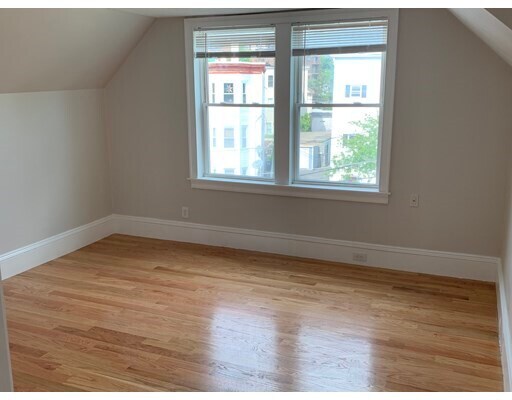 Foto del edificio - 81 Newton St