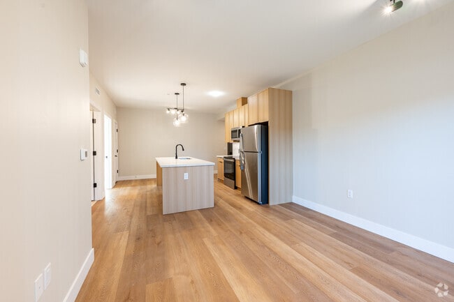 1BD, 1BA - 870SF - Living Room - Overland Crossing