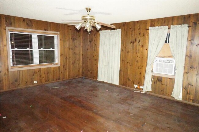 Building Photo - 608 Tate Ave